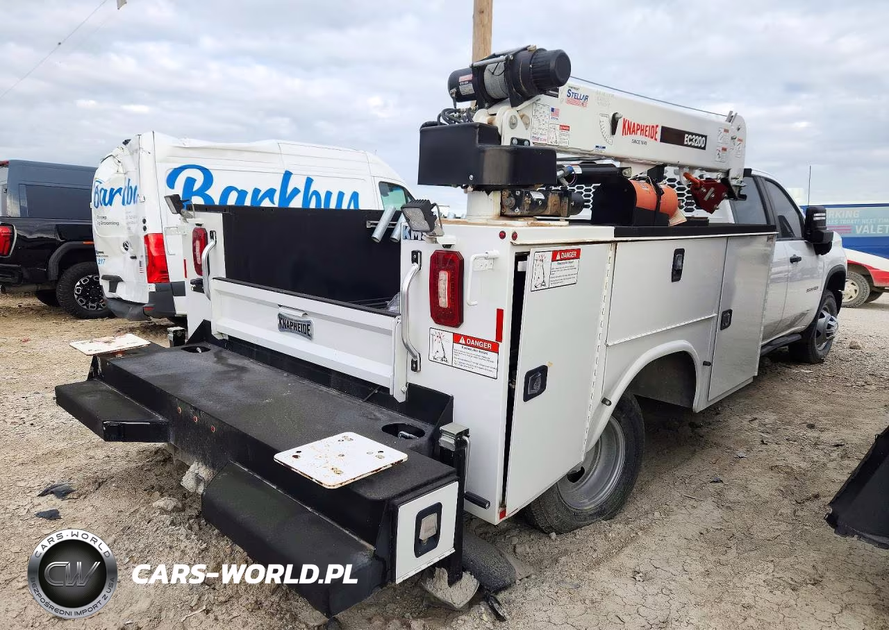 2024 Chevrolet Silverado K3500 VIN:1GB4YSEY1RF379724 - 3