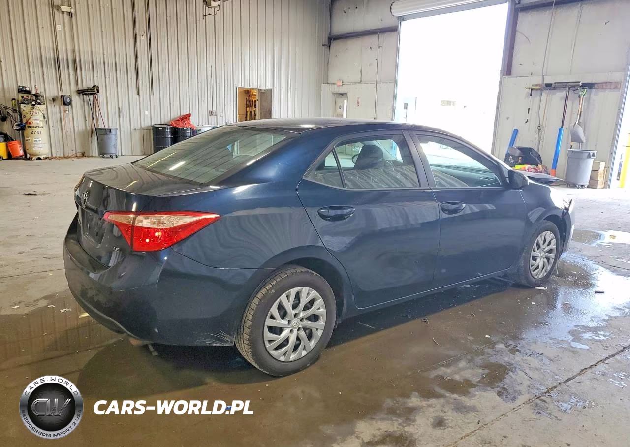 2018 Toyota Corolla Le VIN:5YFBURHE5JP751944 - 3