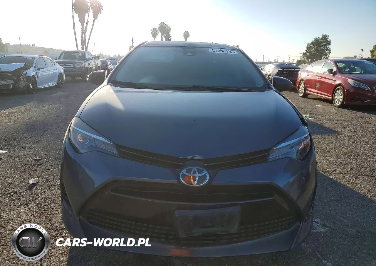 2018 Toyota Corolla Le VIN:5YFBURHE5JP855429 - 5