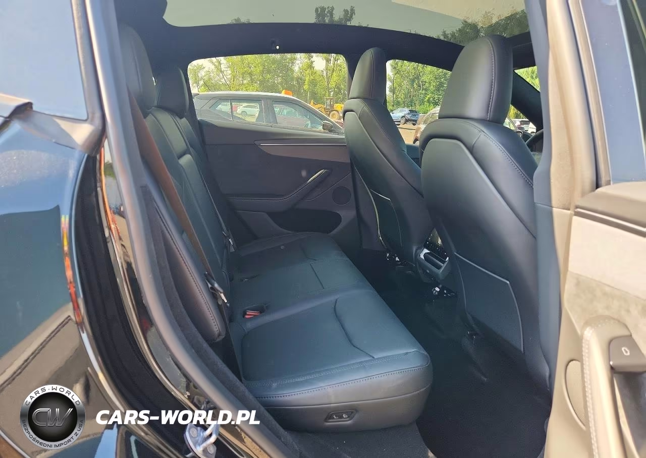 2026 Tesla Model Y VIN:7SAYGDEE8TA693819 - 10