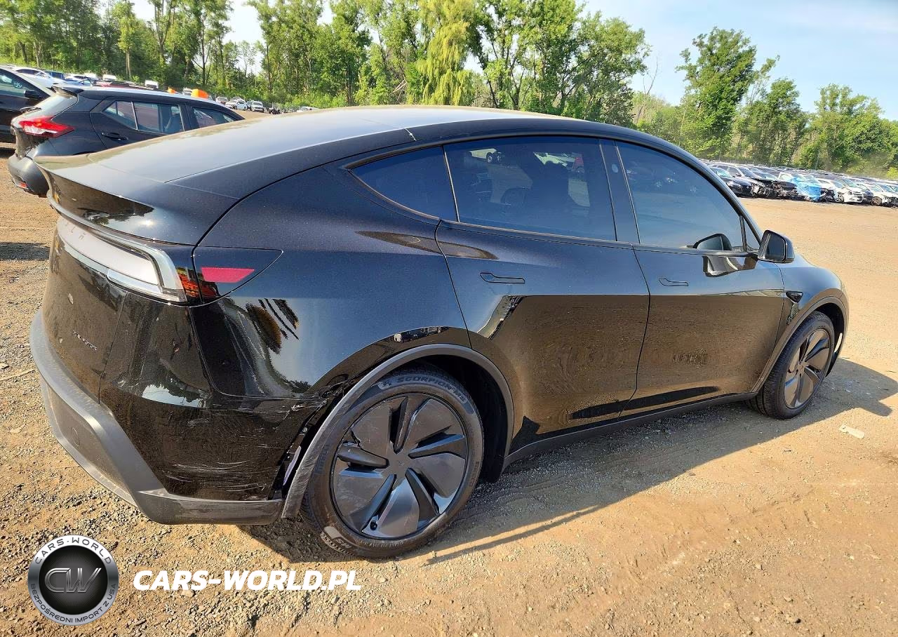 2026 Tesla Model Y VIN:7SAYGDEE8TA693819 - 3