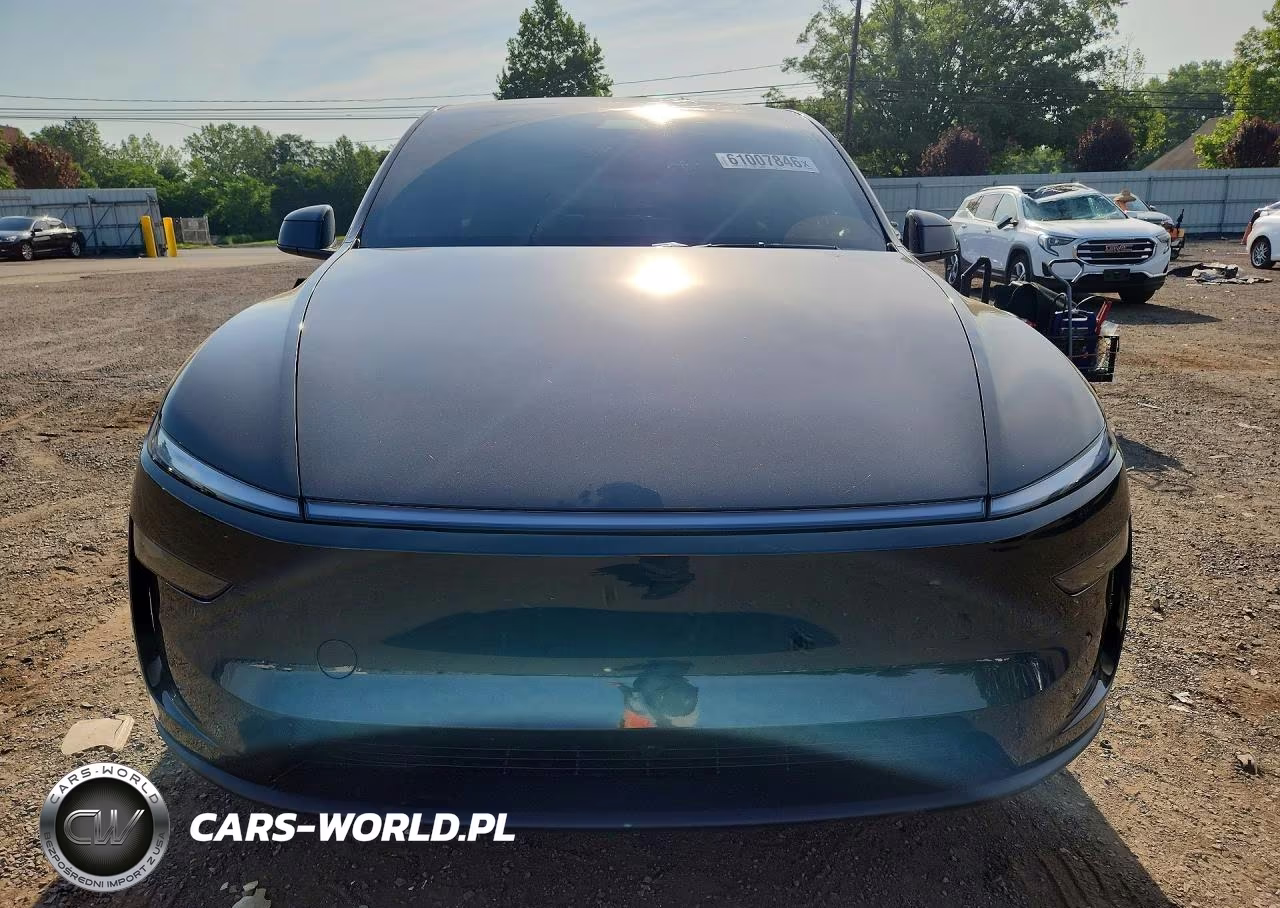 2026 Tesla Model Y VIN:7SAYGDEE8TA693819 - 5