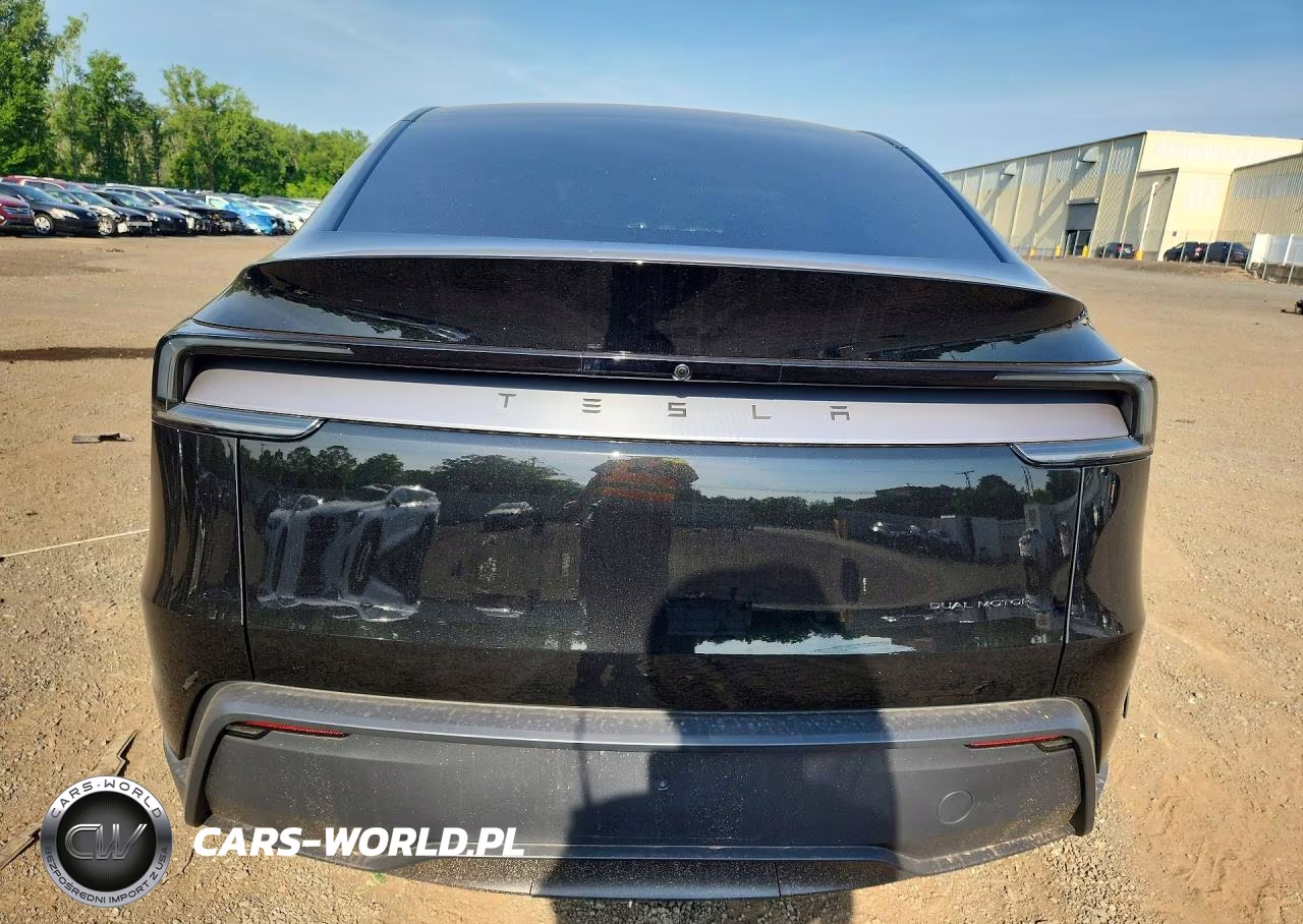 2026 Tesla Model Y VIN:7SAYGDEE8TA693819 - 6