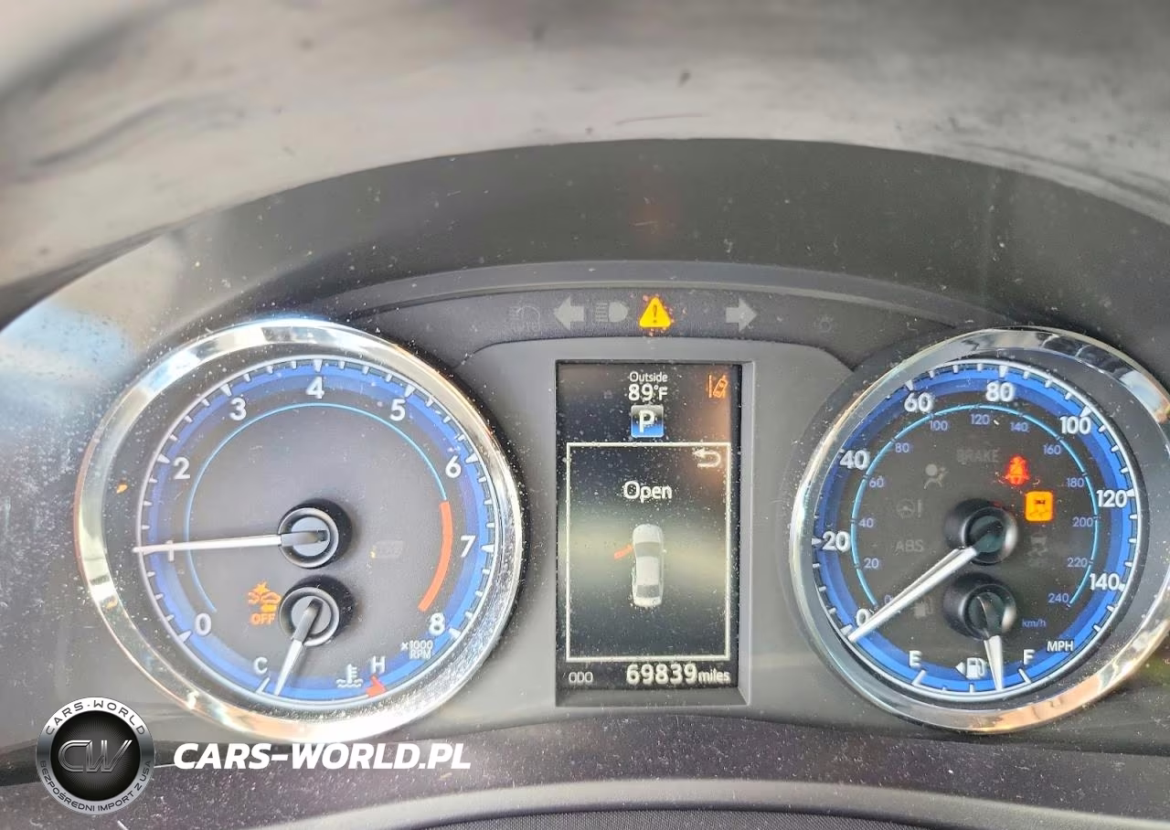 2018 Toyota Corolla VIN:5YFBURHEXJP823043 - 9