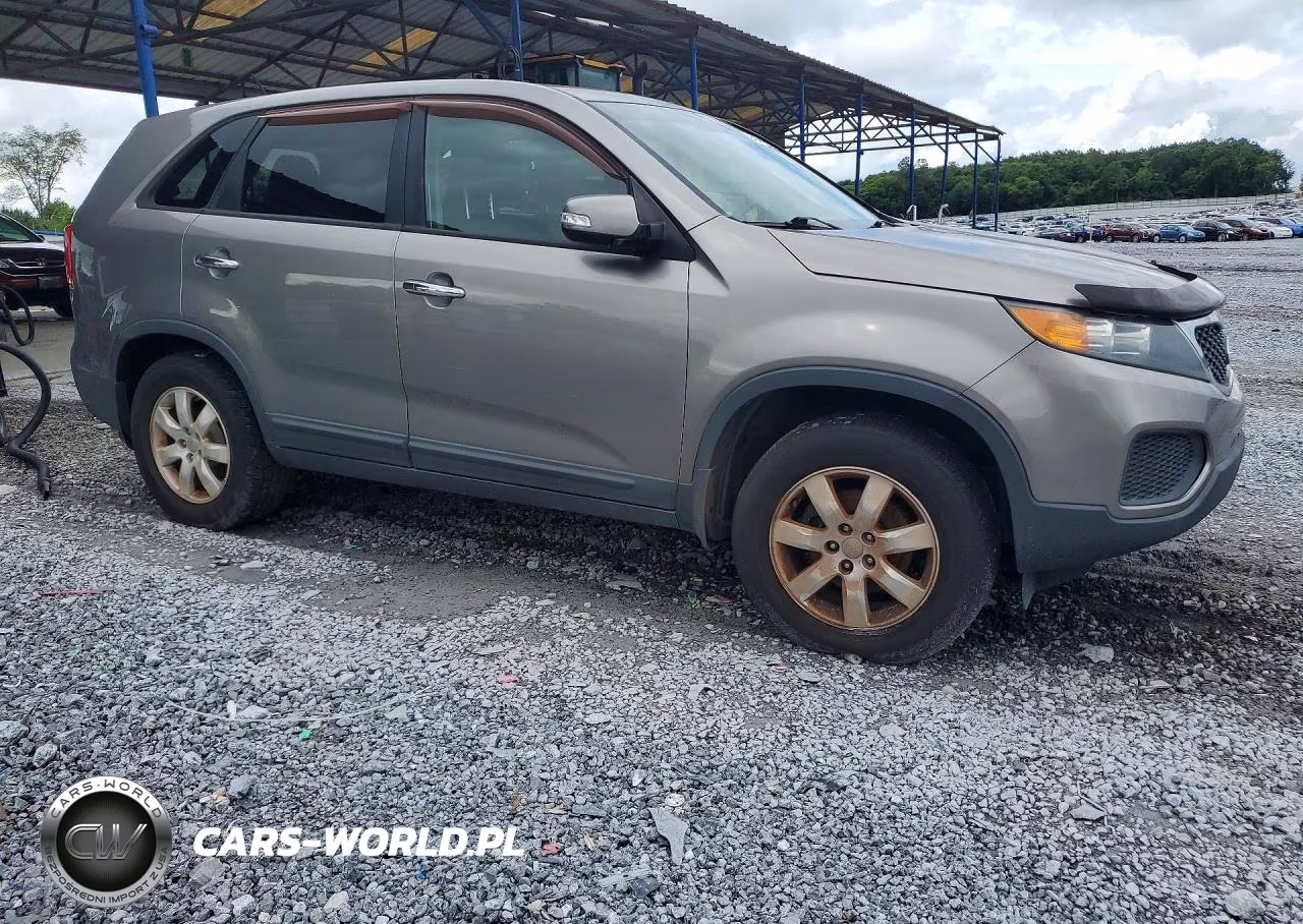 2013 Kia Sorento Lx VIN:5XYKT3A12DG326200 - 4