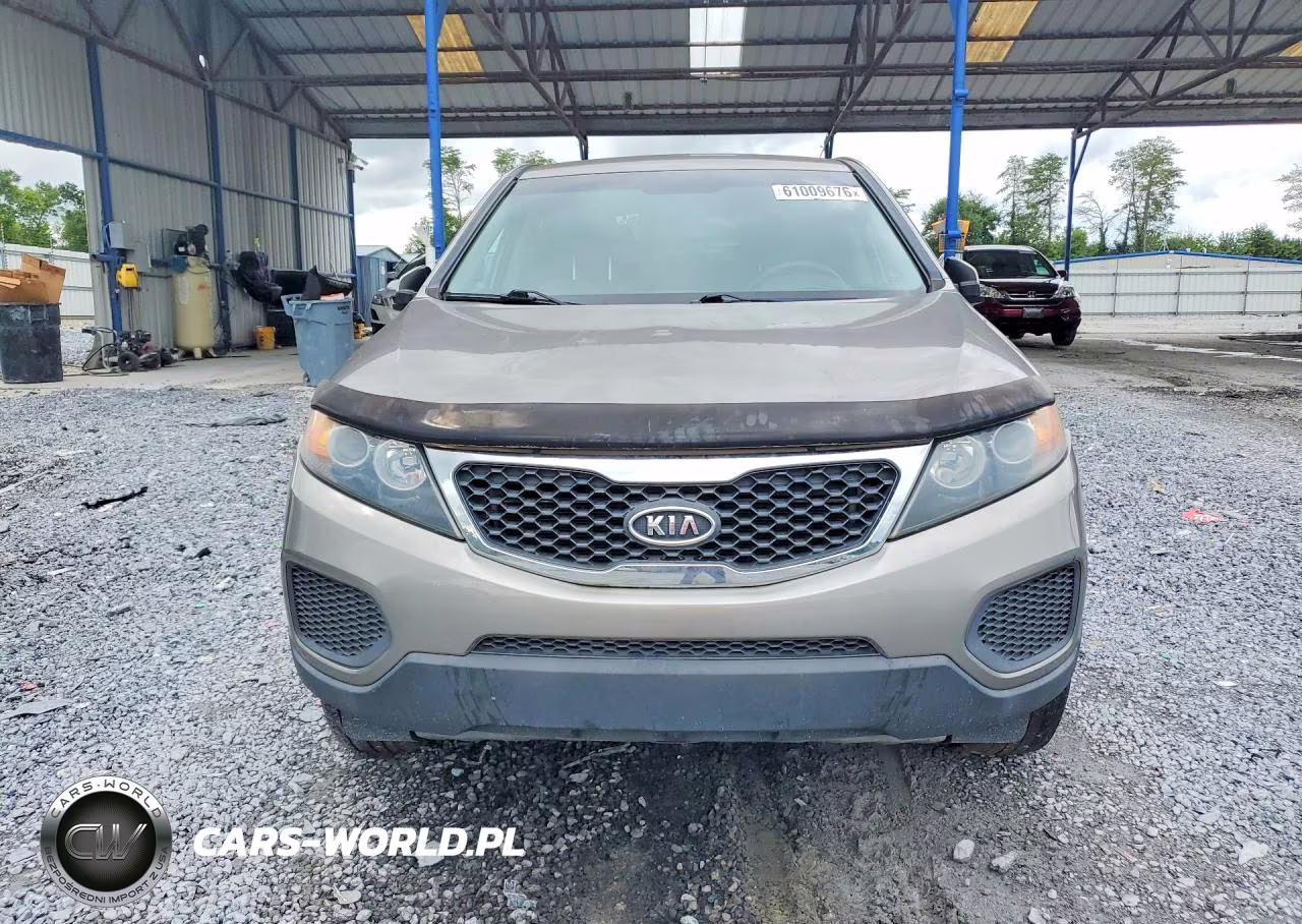 2013 Kia Sorento Lx VIN:5XYKT3A12DG326200 - 5