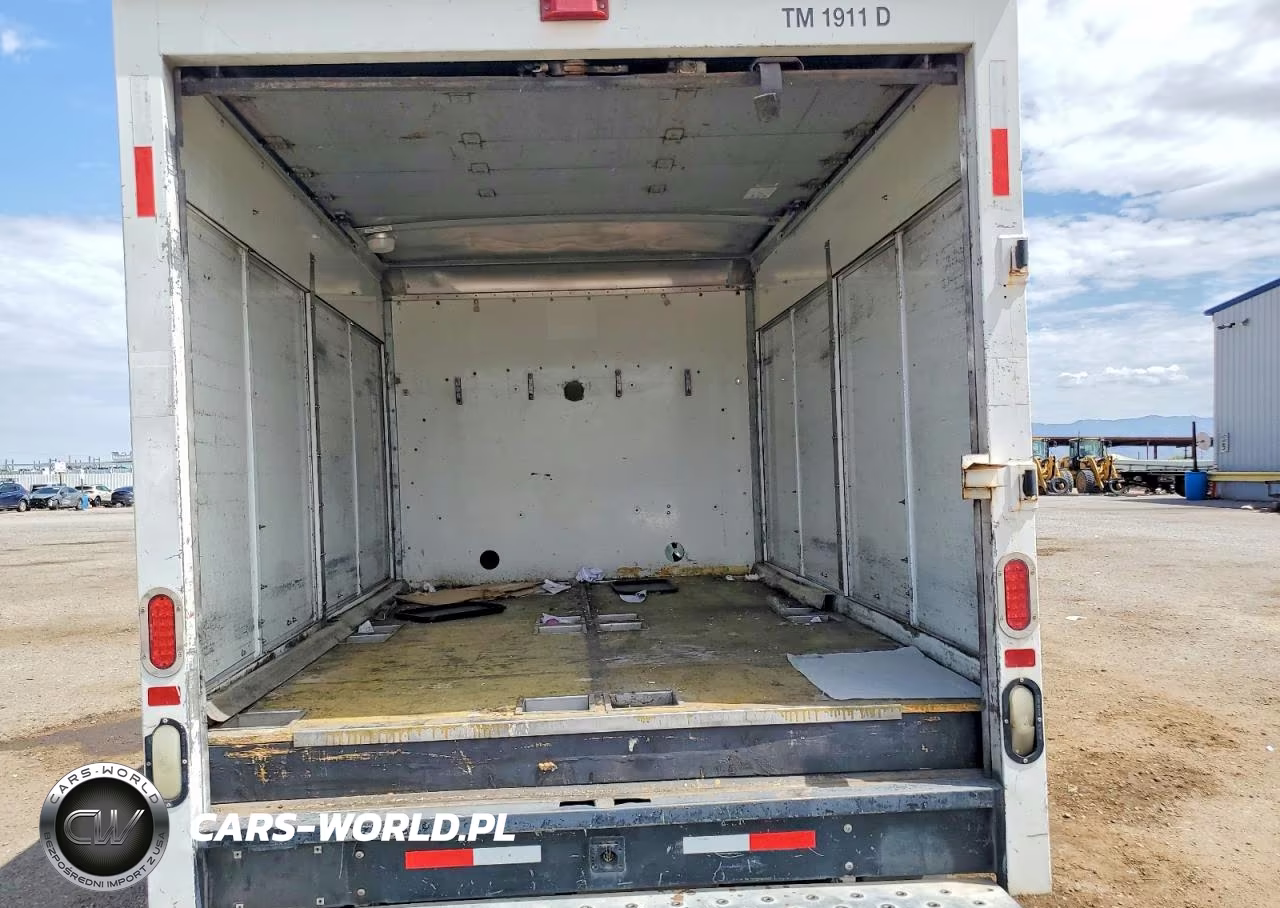 2010 GMC Savana Cutaway G3500 VIN:1GD1G2AAXA1902407 - 10