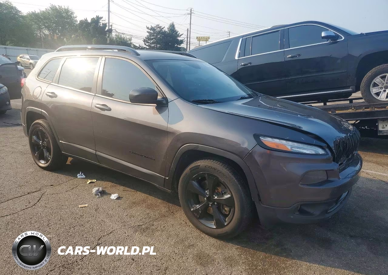 2018 Jeep Cherokee Latitude VIN:1C4PJMCX4JD509692 - 4