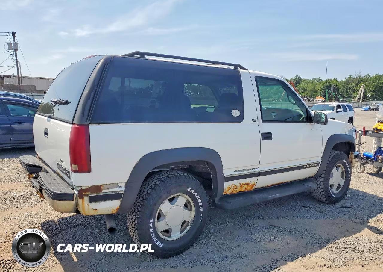 1999 Chevrolet Tahoe K1500 VIN:3GNEK18R0XG216890 - 3