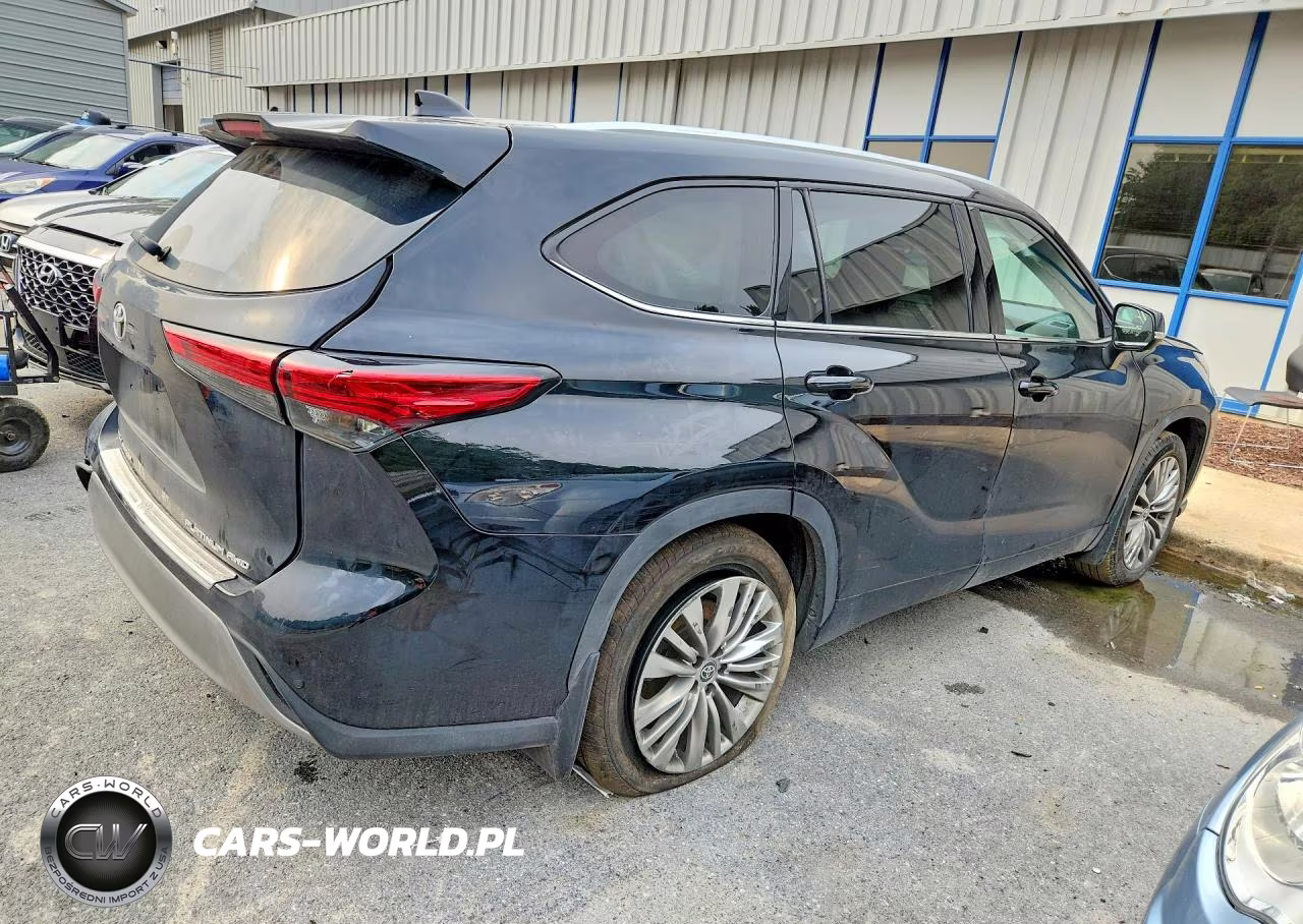 2023 Toyota Highlander Platinum VIN:5TDKDRBH8PS518515 - 3