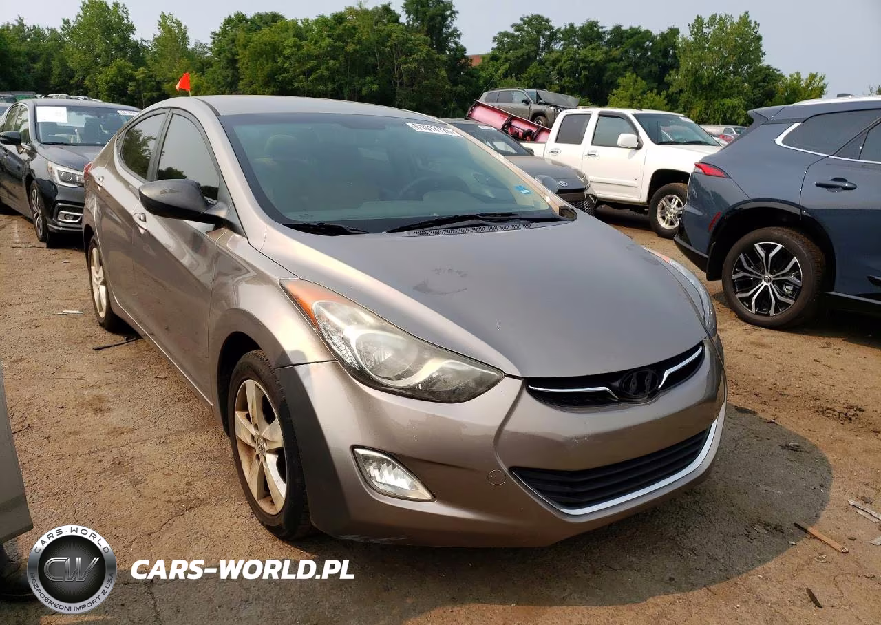 2012 Hyundai Elantra Gls VIN:5NPDH4AE9CH108880 - 4