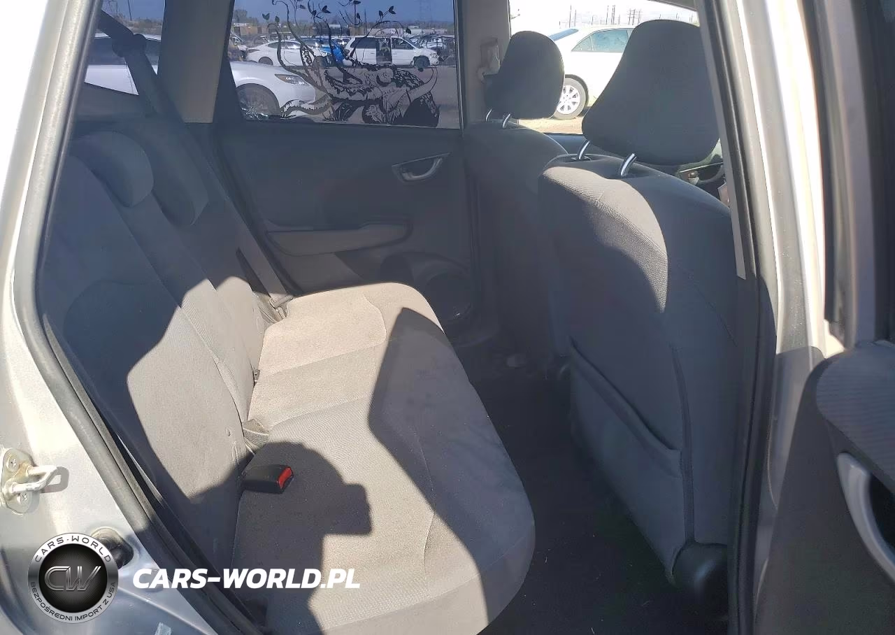 2013 Honda Fit VIN:JHMGE8H35DC008224 - 10