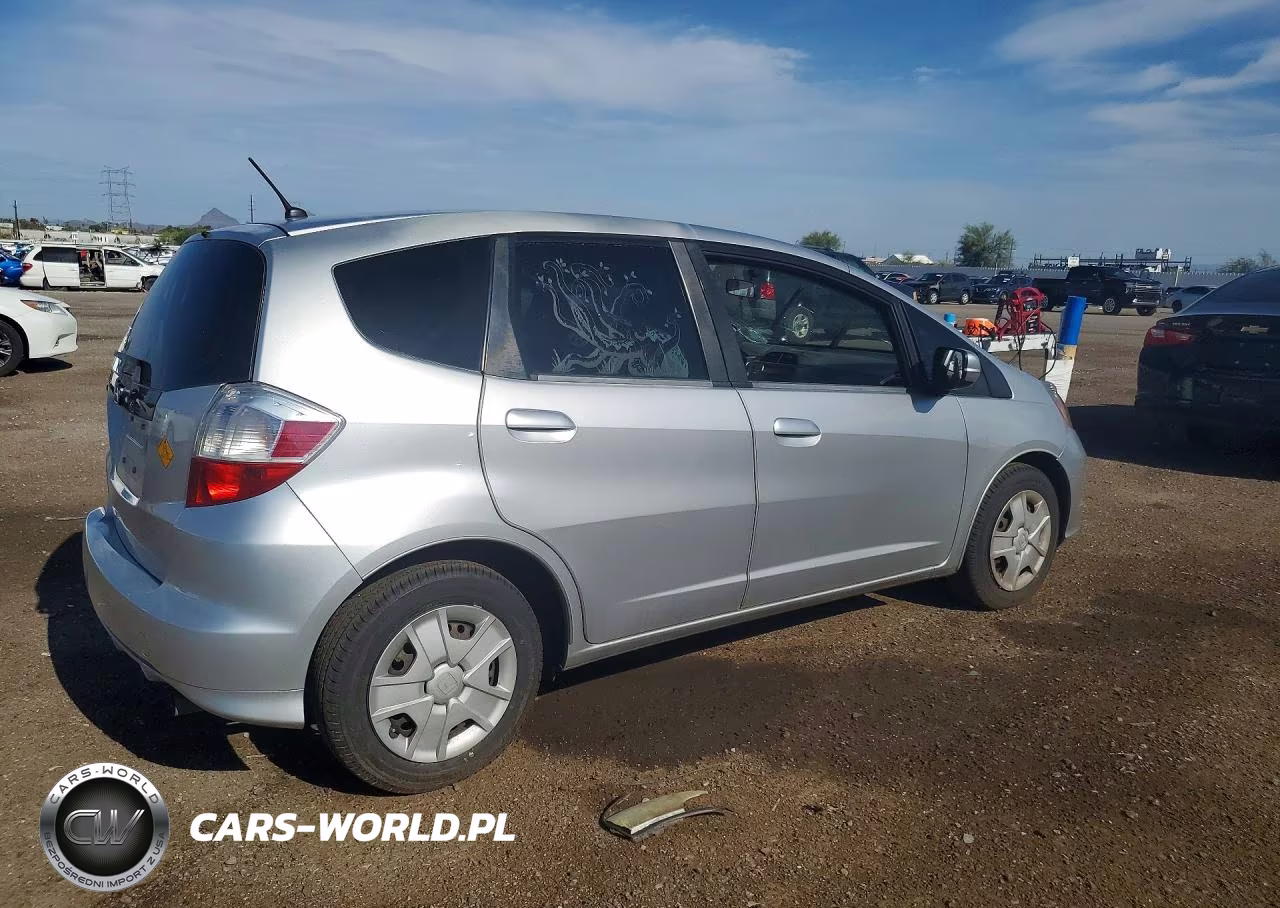 2013 Honda Fit VIN:JHMGE8H35DC008224 - 3