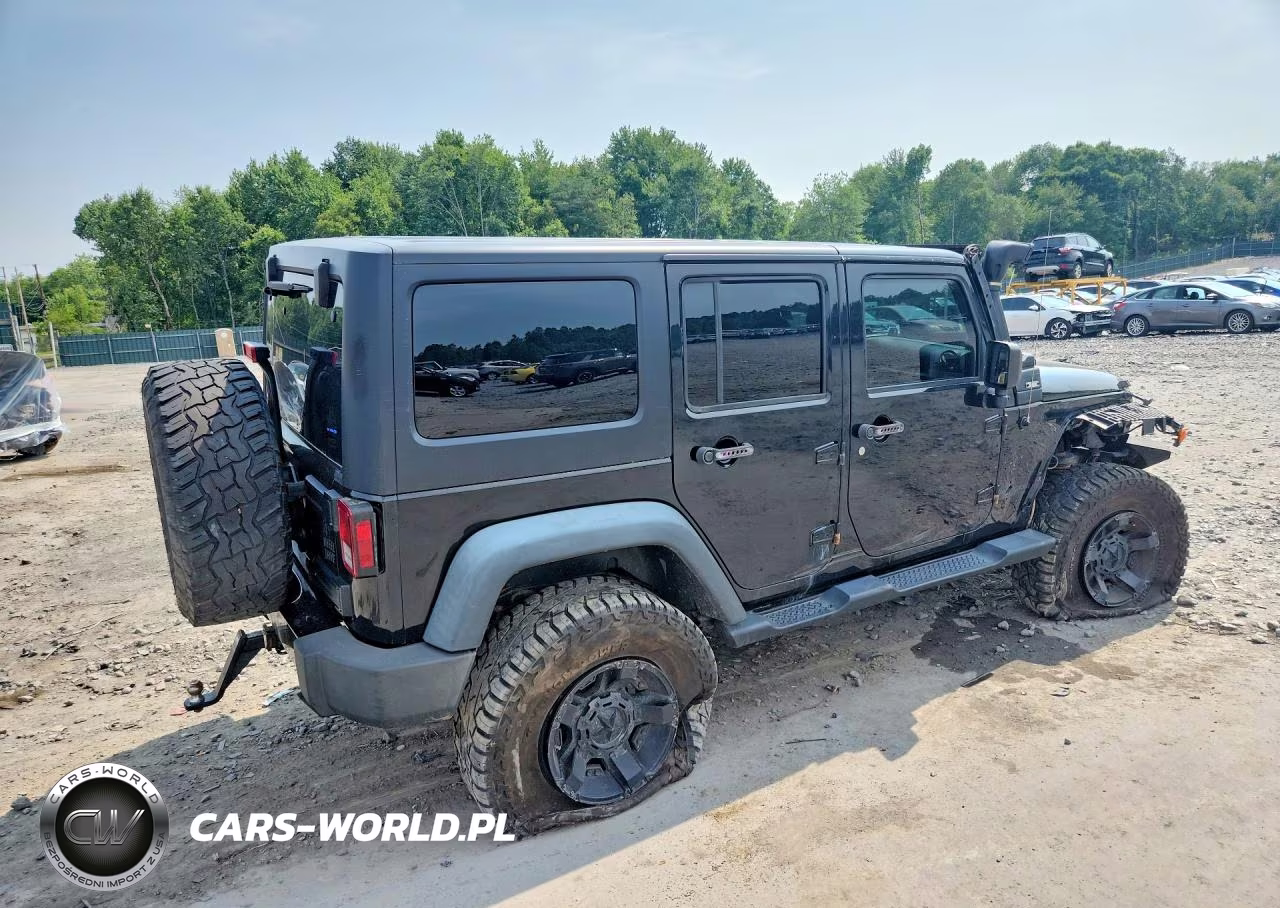 2014 Jeep Wrangler Unlimited Sport VIN:1C4BJWDGXEL210255 - 3