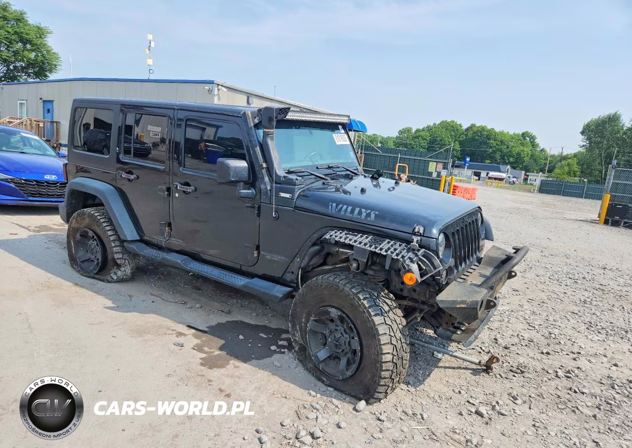 2014 Jeep Wrangler Unlimited Sport VIN:1C4BJWDGXEL210255 - 4