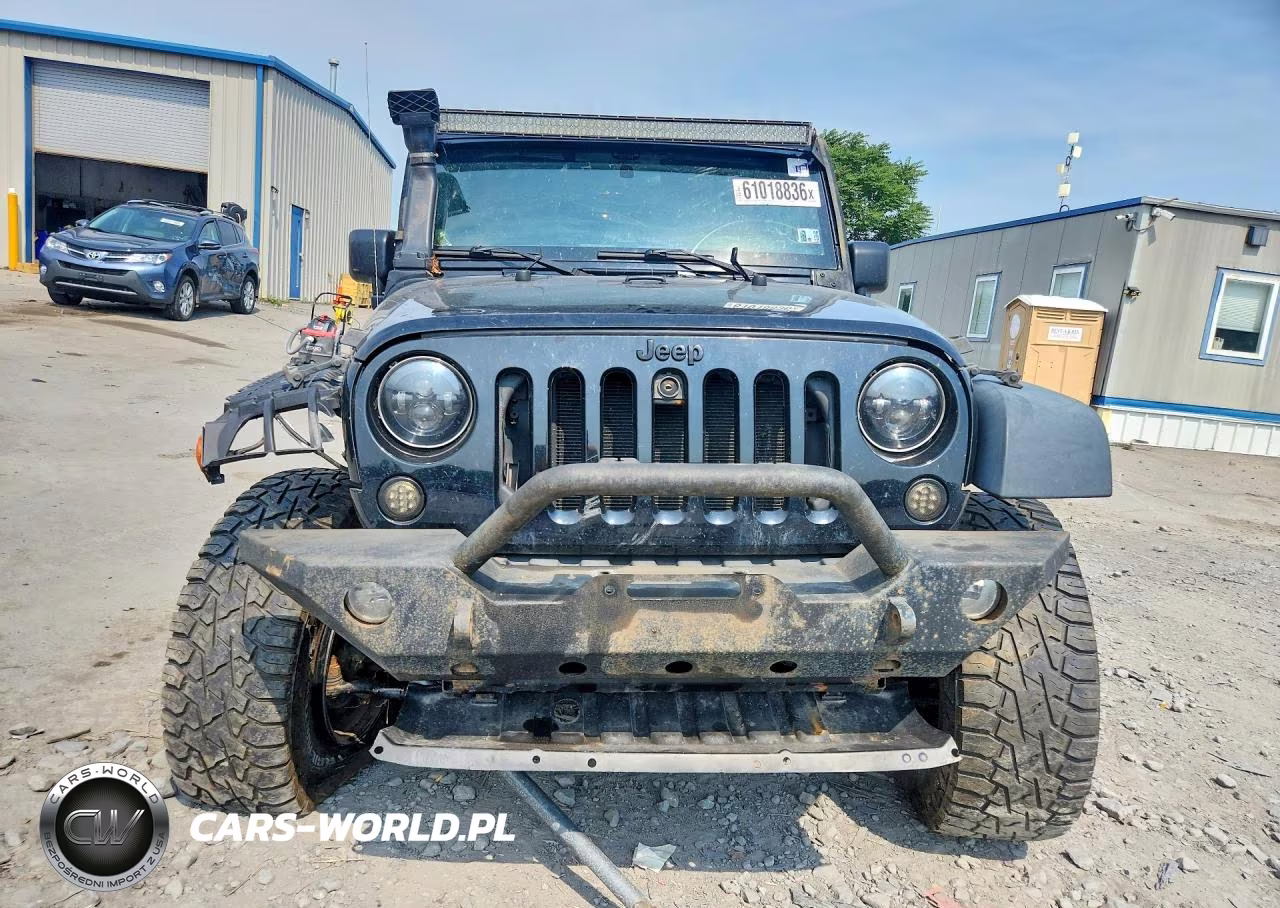2014 Jeep Wrangler Unlimited Sport VIN:1C4BJWDGXEL210255 - 5