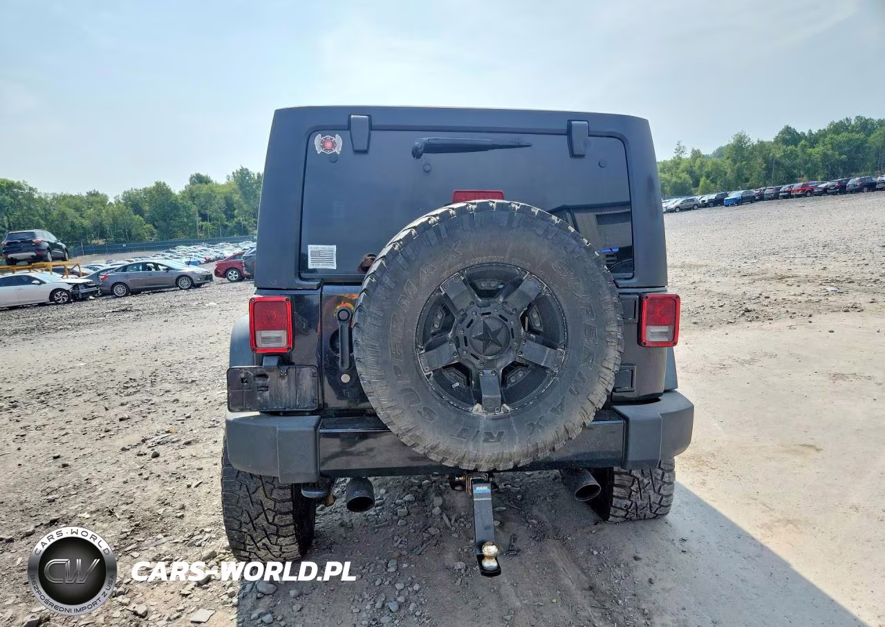 2014 Jeep Wrangler Unlimited Sport VIN:1C4BJWDGXEL210255 - 6