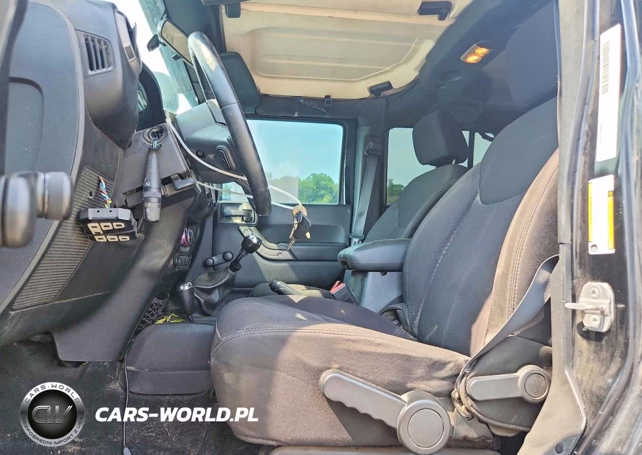 2014 Jeep Wrangler Unlimited Sport VIN:1C4BJWDGXEL210255 - 7