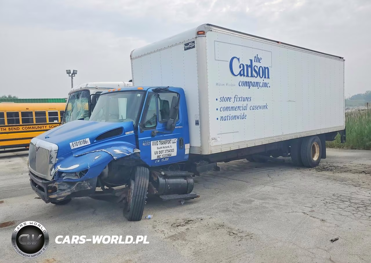 2004 International 4300 Box Truck