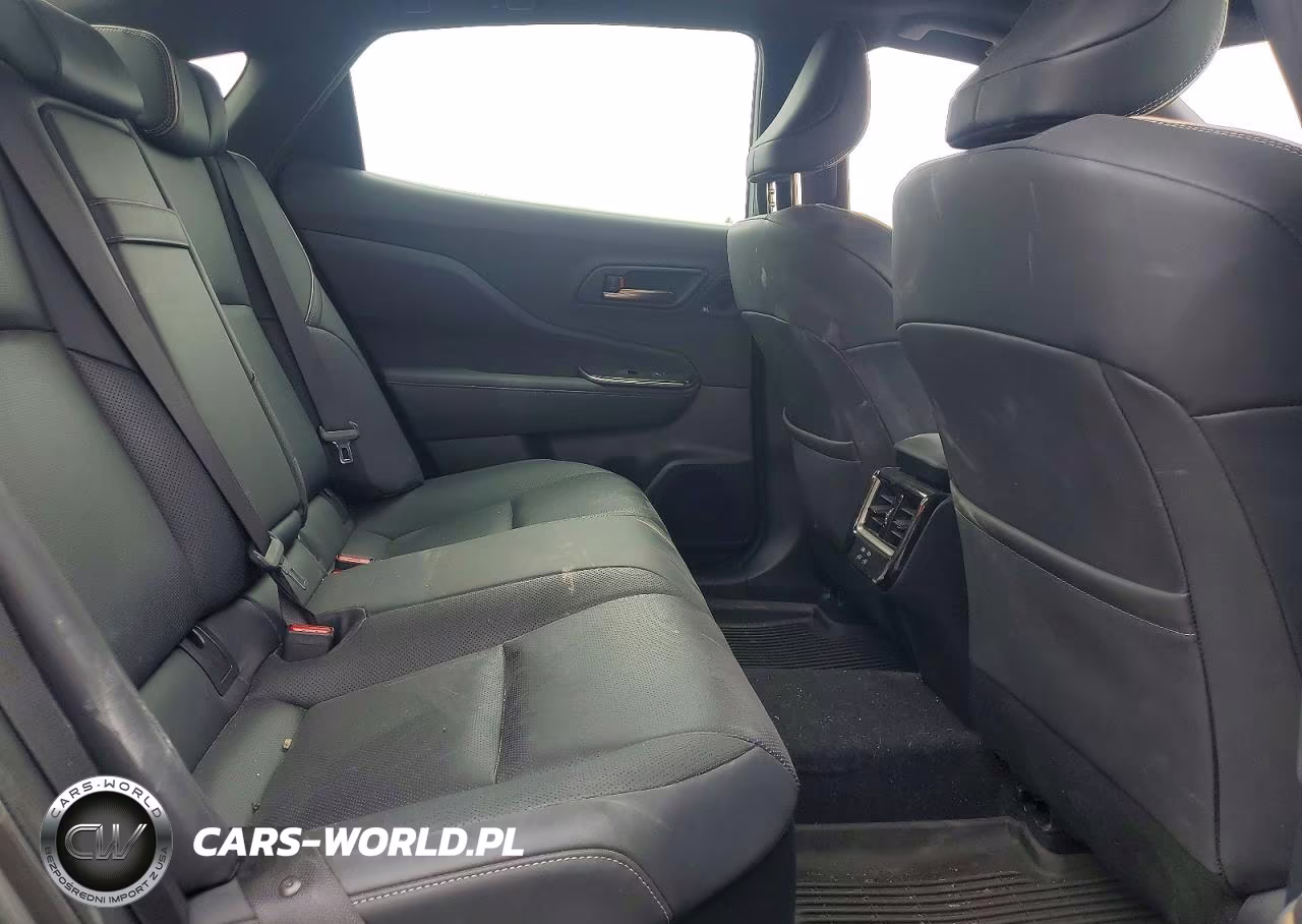 2025 Toyota Crown Platinum VIN:JTDAFAAF8S3013141 - 10