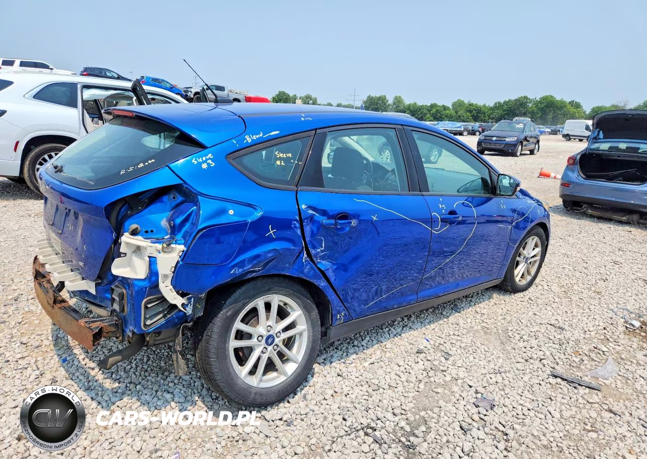 2018 Ford Focus Se VIN:1FADP3K24JL317668 - 3