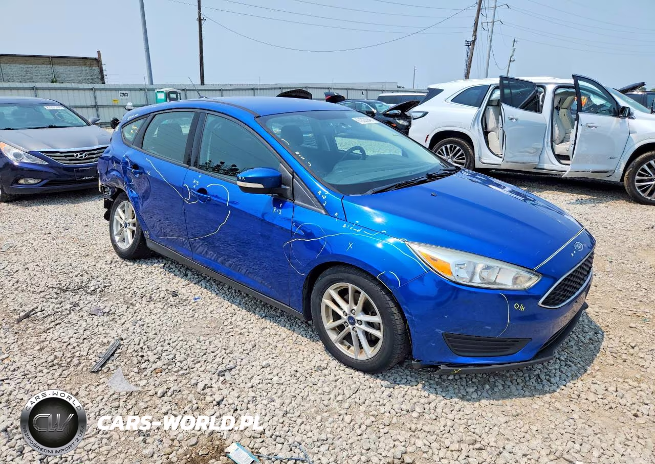 2018 Ford Focus Se VIN:1FADP3K24JL317668 - 4