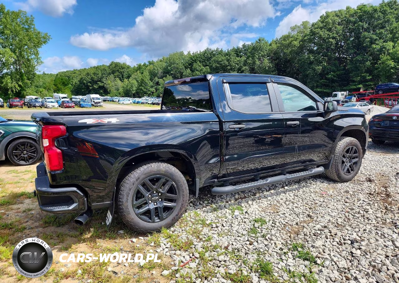 2021 Chevrolet Silverado K1500 Custom VIN:1GCPYBEK1MZ345410 - 3