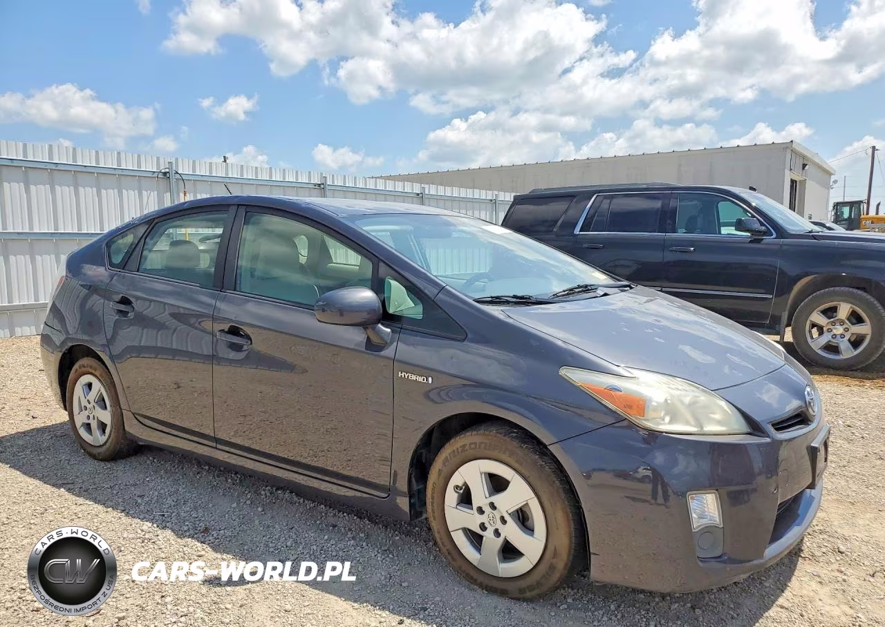 2011 Toyota Prius Two VIN:JTDKN3DU2B5372177 - 4