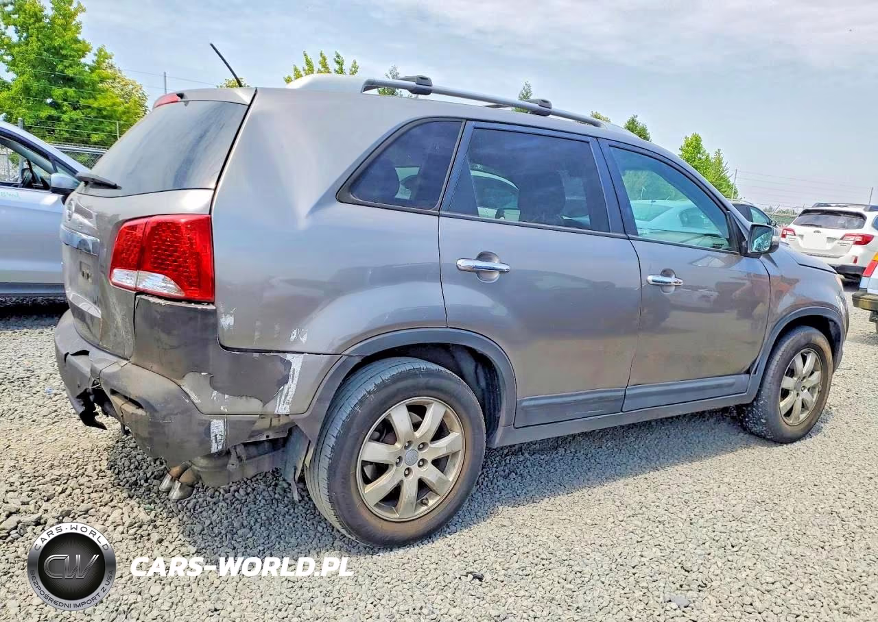 2012 Kia Sorento VIN:5XYKT3A64CG265930 - 3