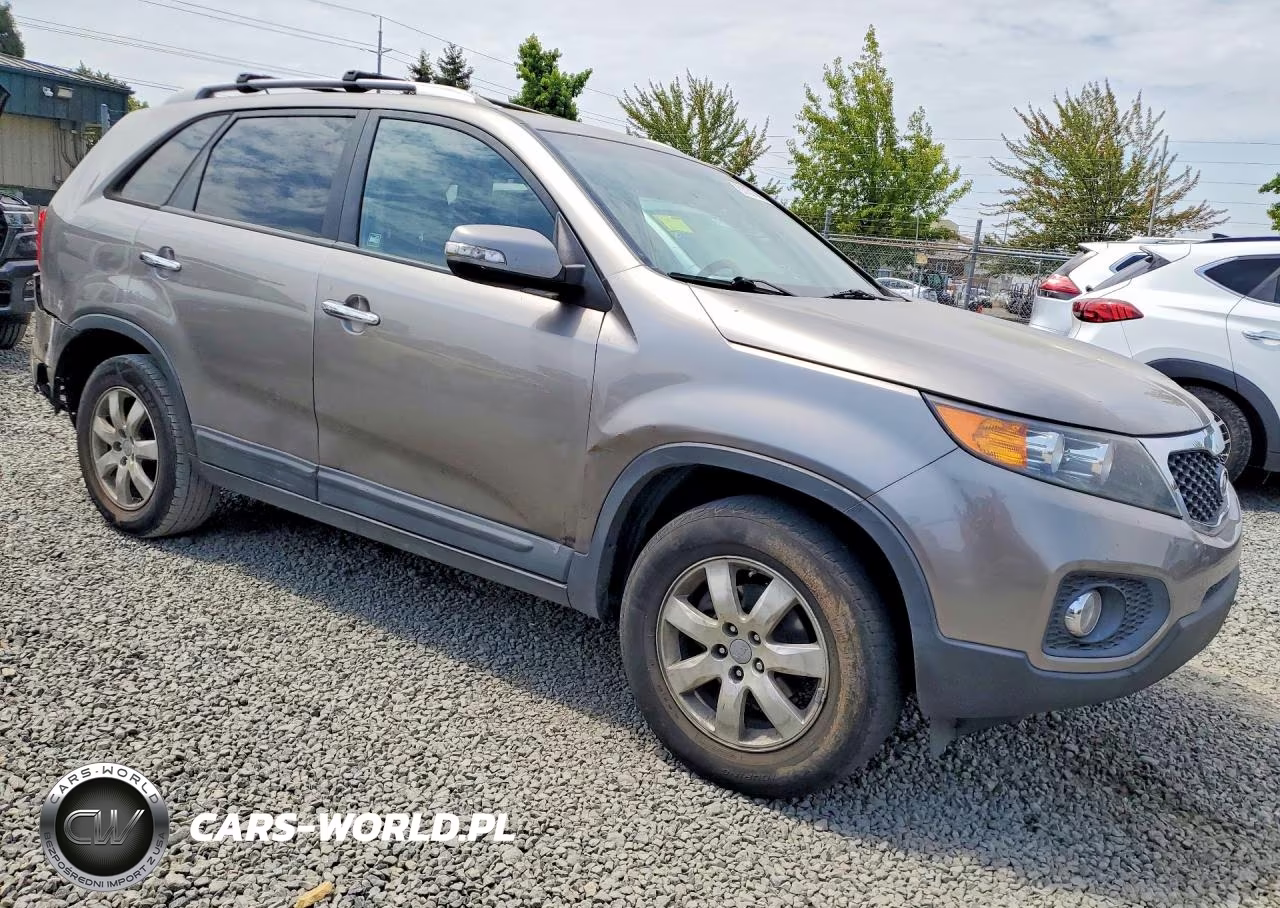 2012 Kia Sorento VIN:5XYKT3A64CG265930 - 4