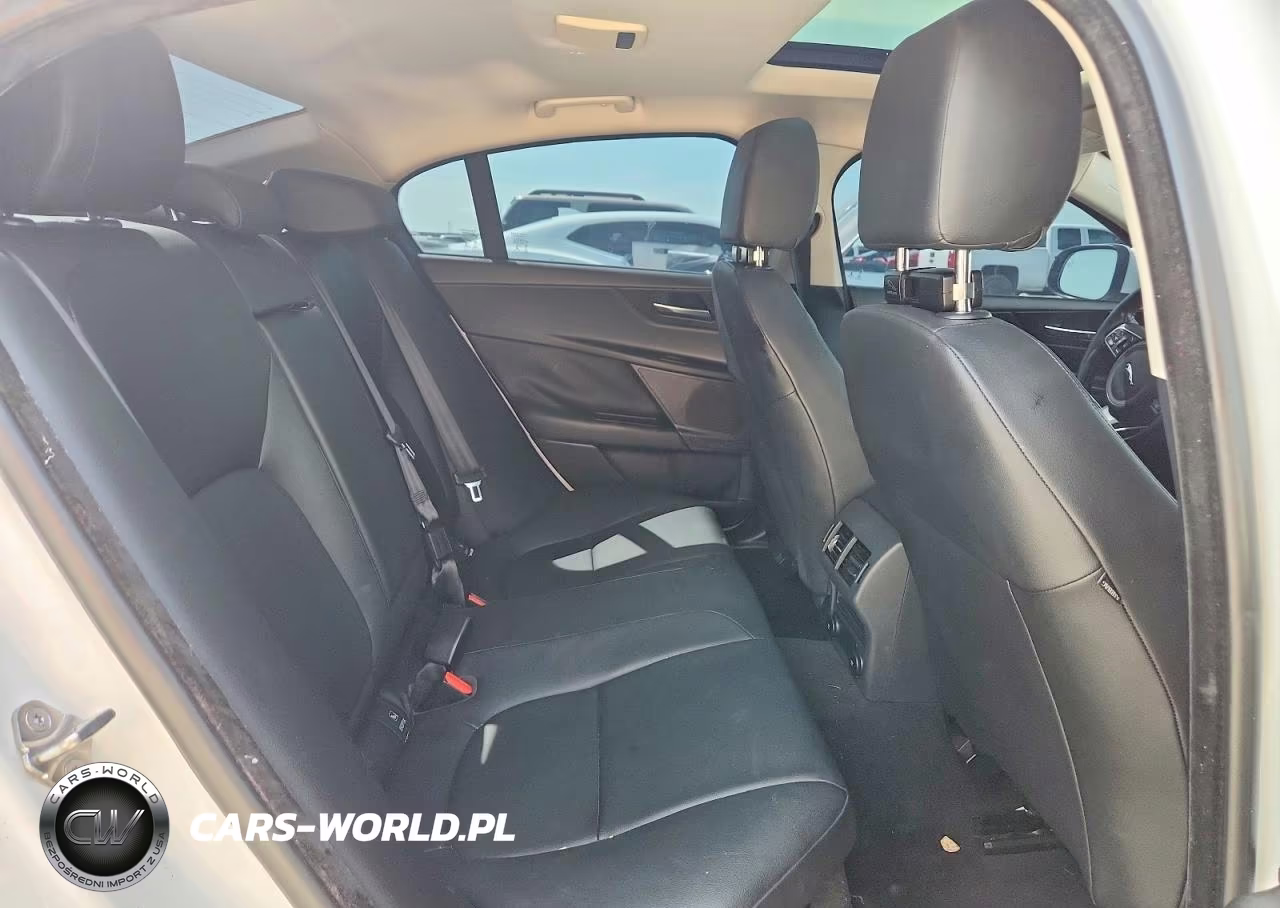 2019 Jaguar Xe Premium VIN:SAJAD4FX2KCP48966 - 10