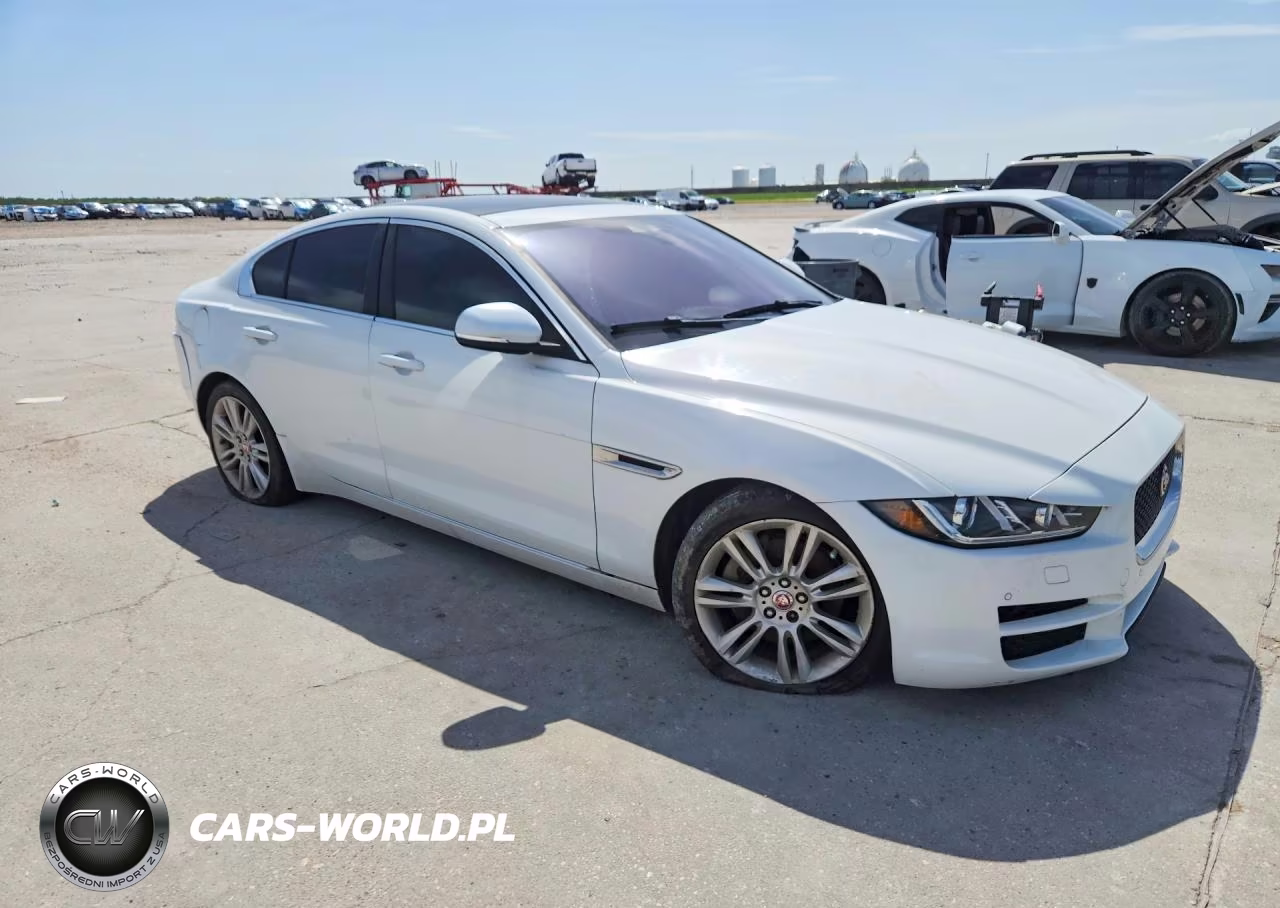2019 Jaguar Xe Premium VIN:SAJAD4FX2KCP48966 - 4