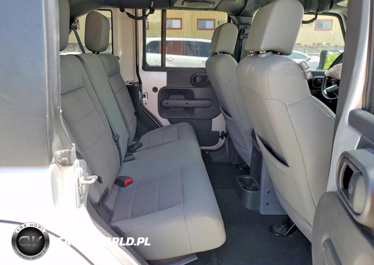 2009 Jeep Wrangler Unlimited Sahara VIN:1J8GA59159L735470 - 10