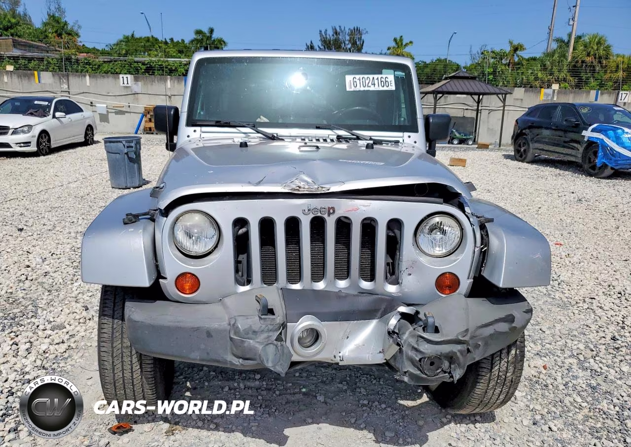 2009 Jeep Wrangler Unlimited Sahara VIN:1J8GA59159L735470 - 5