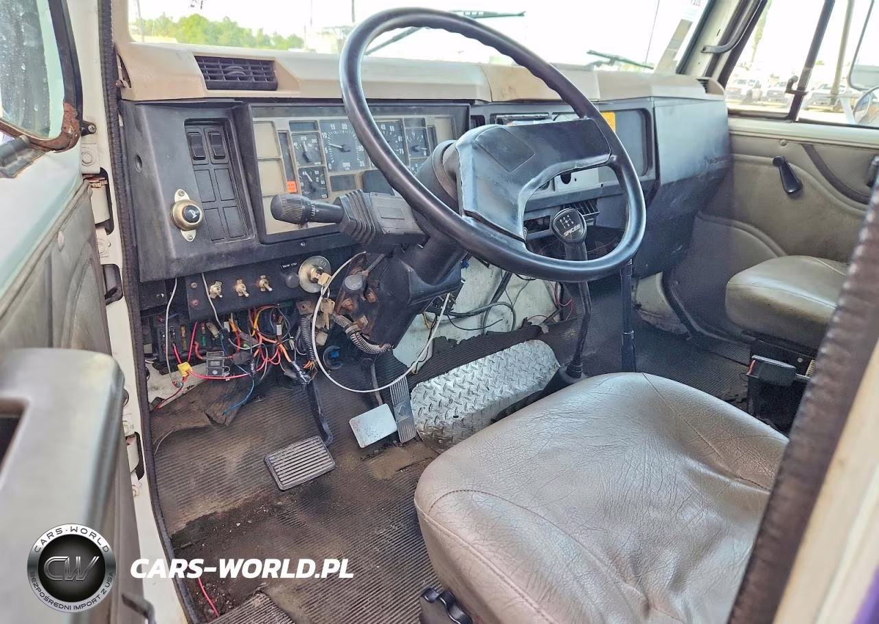 1998 International 4000 4700 VIN:1HTSCABM0WH549832 - 8