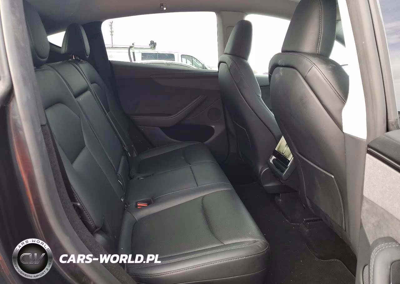 2026 Tesla Model Y VIN:7SAYGDEE4TF324037 - 10