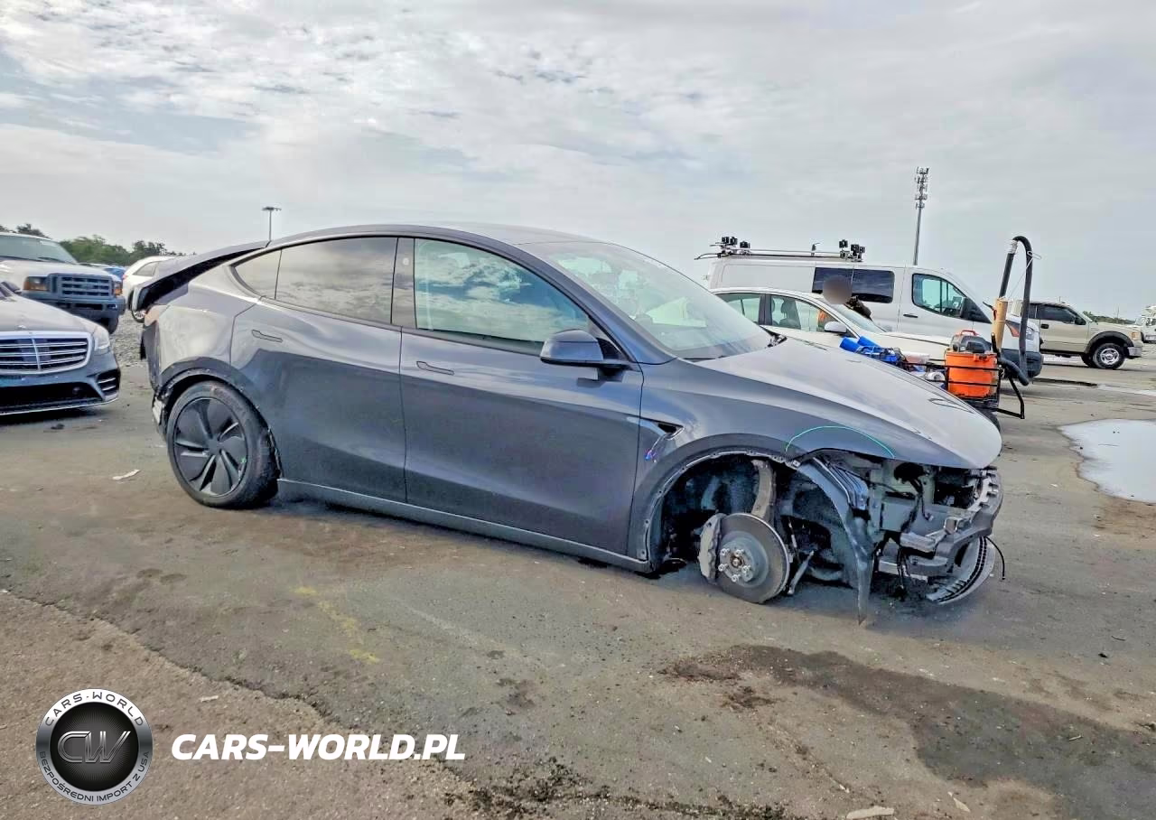 2026 Tesla Model Y VIN:7SAYGDEE4TF324037 - 4