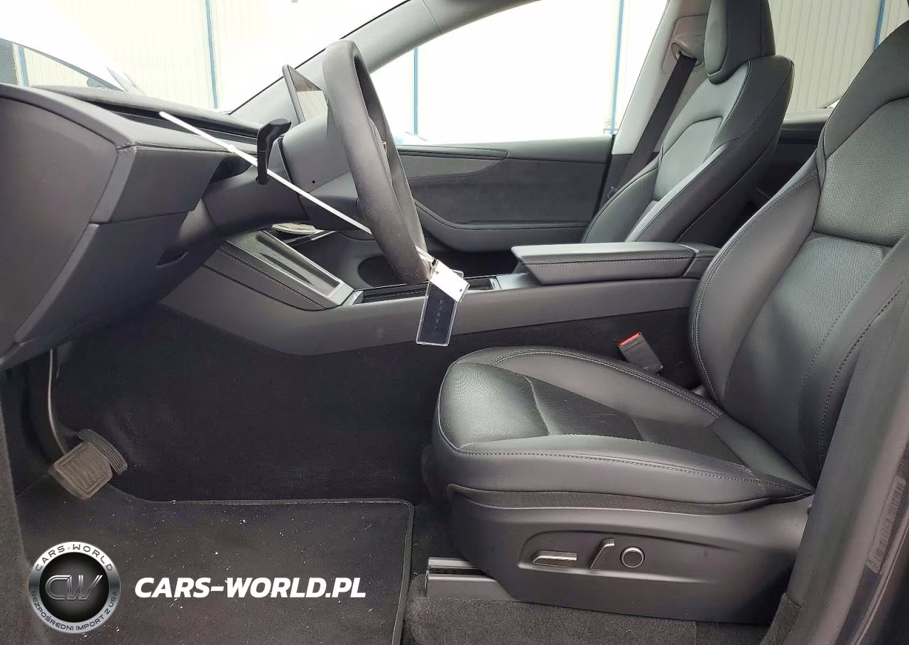 2026 Tesla Model Y VIN:7SAYGDEE4TF324037 - 7
