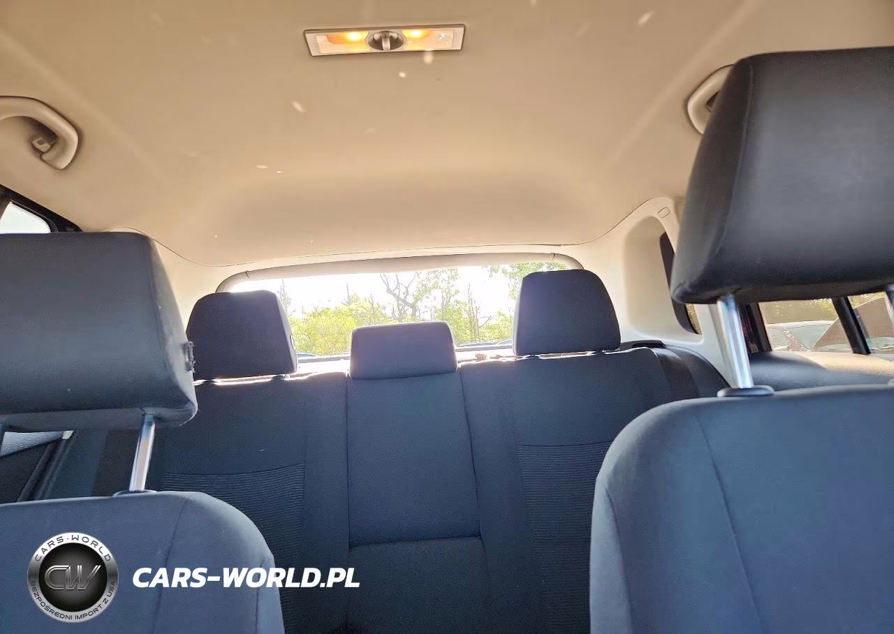 2012 Volkswagen Tiguan S VIN:WVGAV7AX6CW558345 - 10