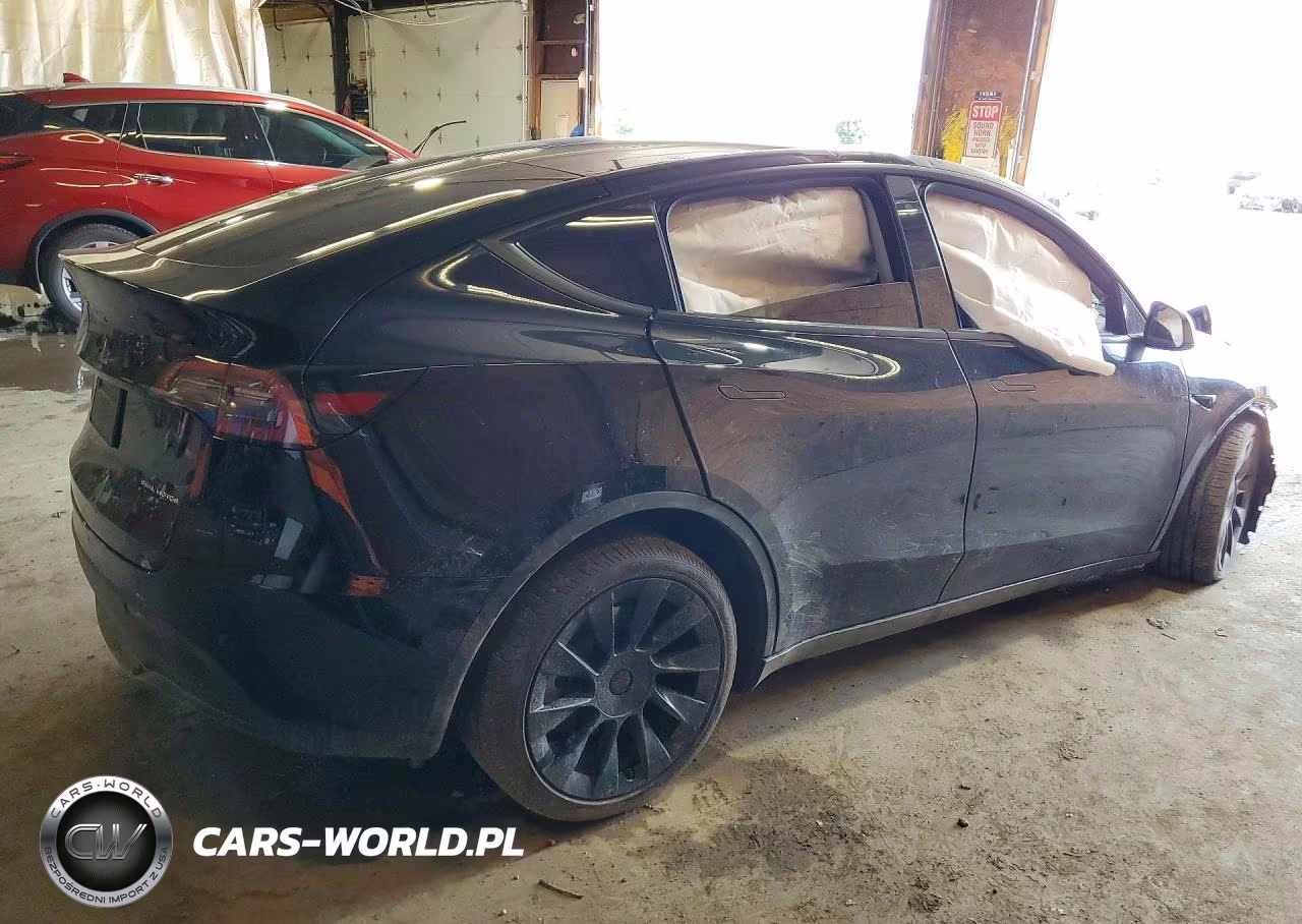 2022 Tesla Model Y VIN:7SAYGAEE4NF361896 - 3