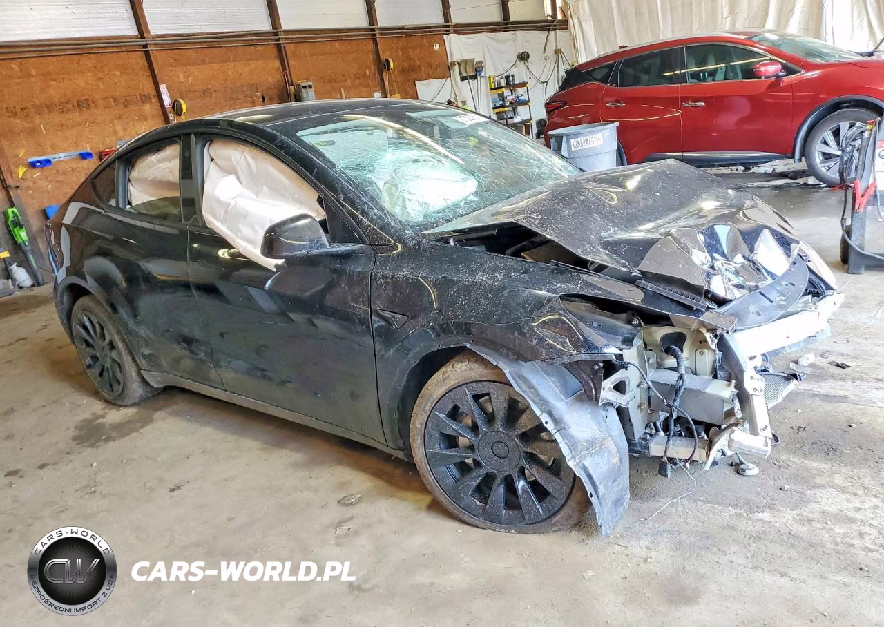 2022 Tesla Model Y VIN:7SAYGAEE4NF361896 - 4