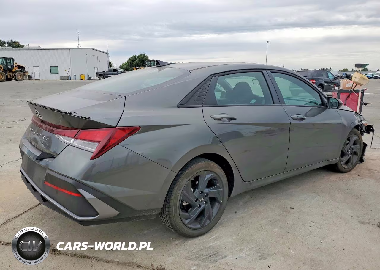 2026 Hyundai Elantra Sel Sport VIN:KMHLM4DG4TU138956 - 3