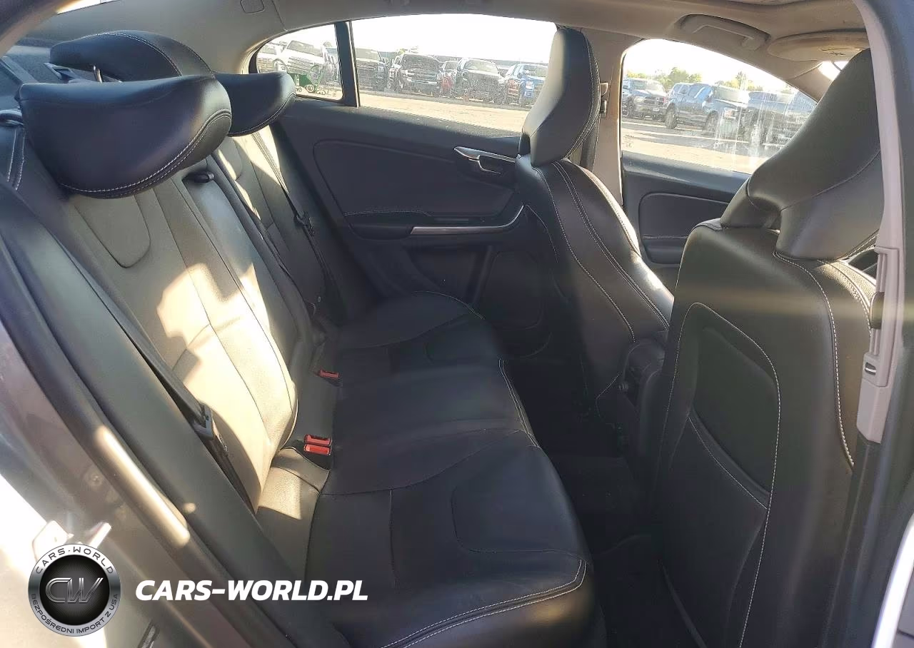 2018 Volvo S60 Dynamic VIN:YV140MTL1J2460637 - 10
