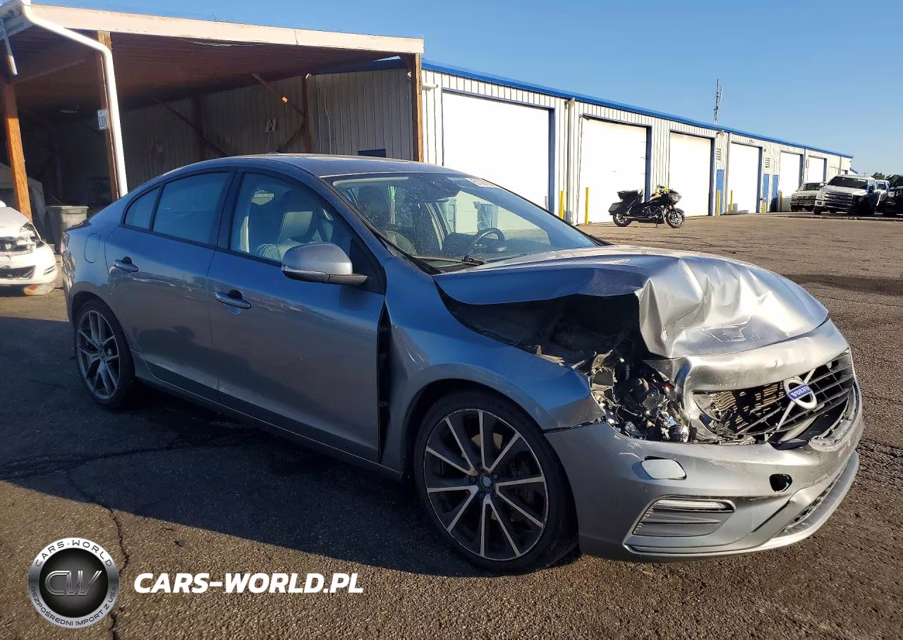 2018 Volvo S60 Dynamic VIN:YV140MTL1J2460637 - 4