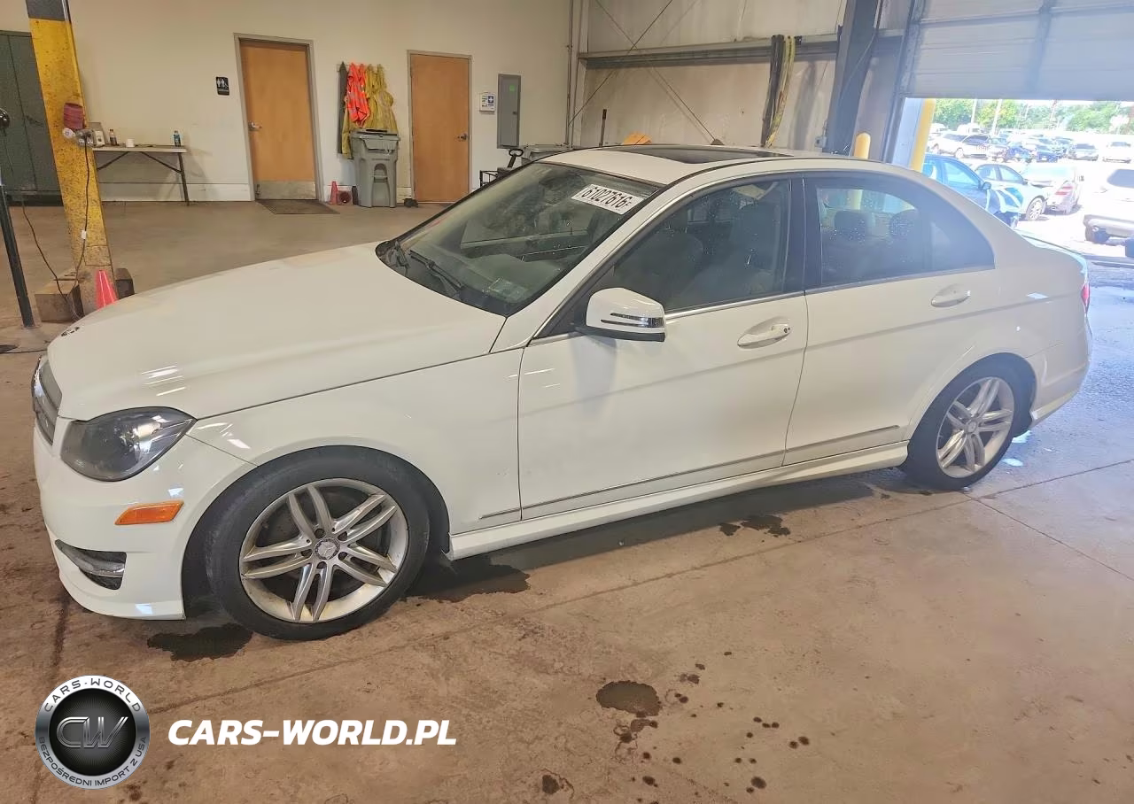 2012 Mercedes-Benz C 300 4Matic VIN:WDDGF8BB9CF912496 - 1