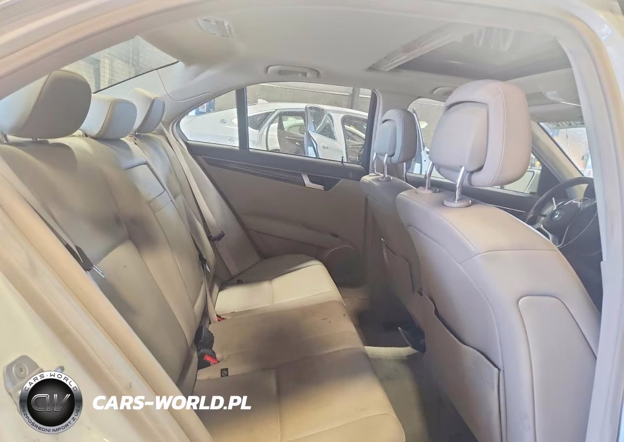 2012 Mercedes-Benz C 300 4Matic VIN:WDDGF8BB9CF912496 - 10