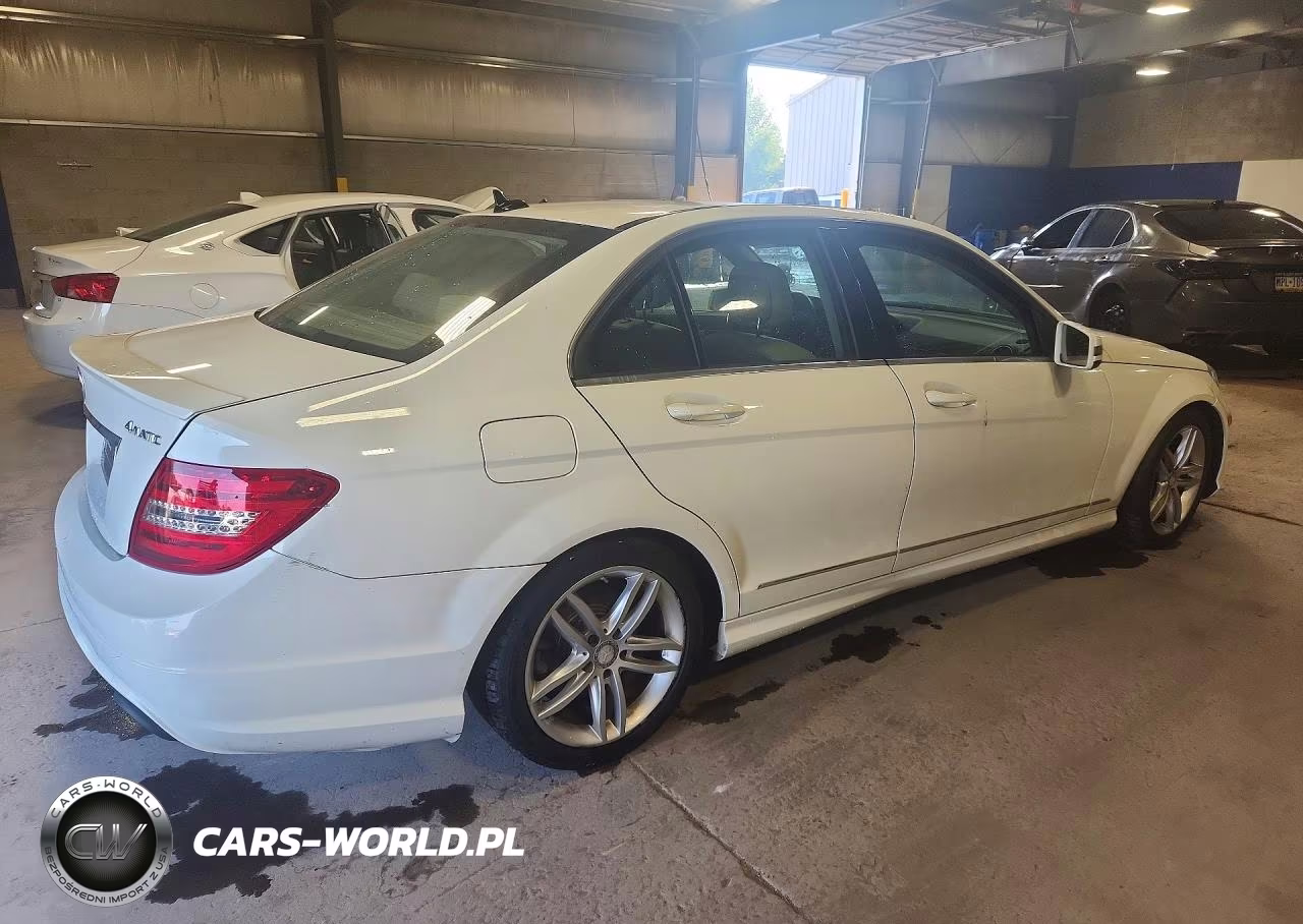 2012 Mercedes-Benz C 300 4Matic VIN:WDDGF8BB9CF912496 - 3