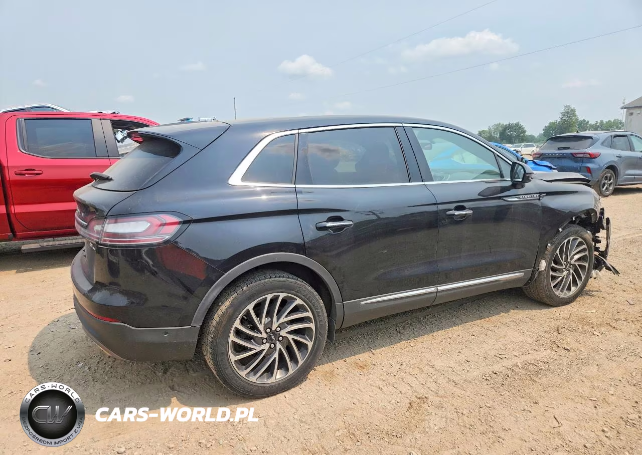 2020 Lincoln Nautilus Reserve VIN:2LMPJ8K97LBL15189 - 3