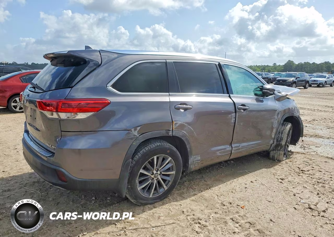 2018 Toyota Highlander Xle VIN:5TDJZRFHXJS525691 - 3