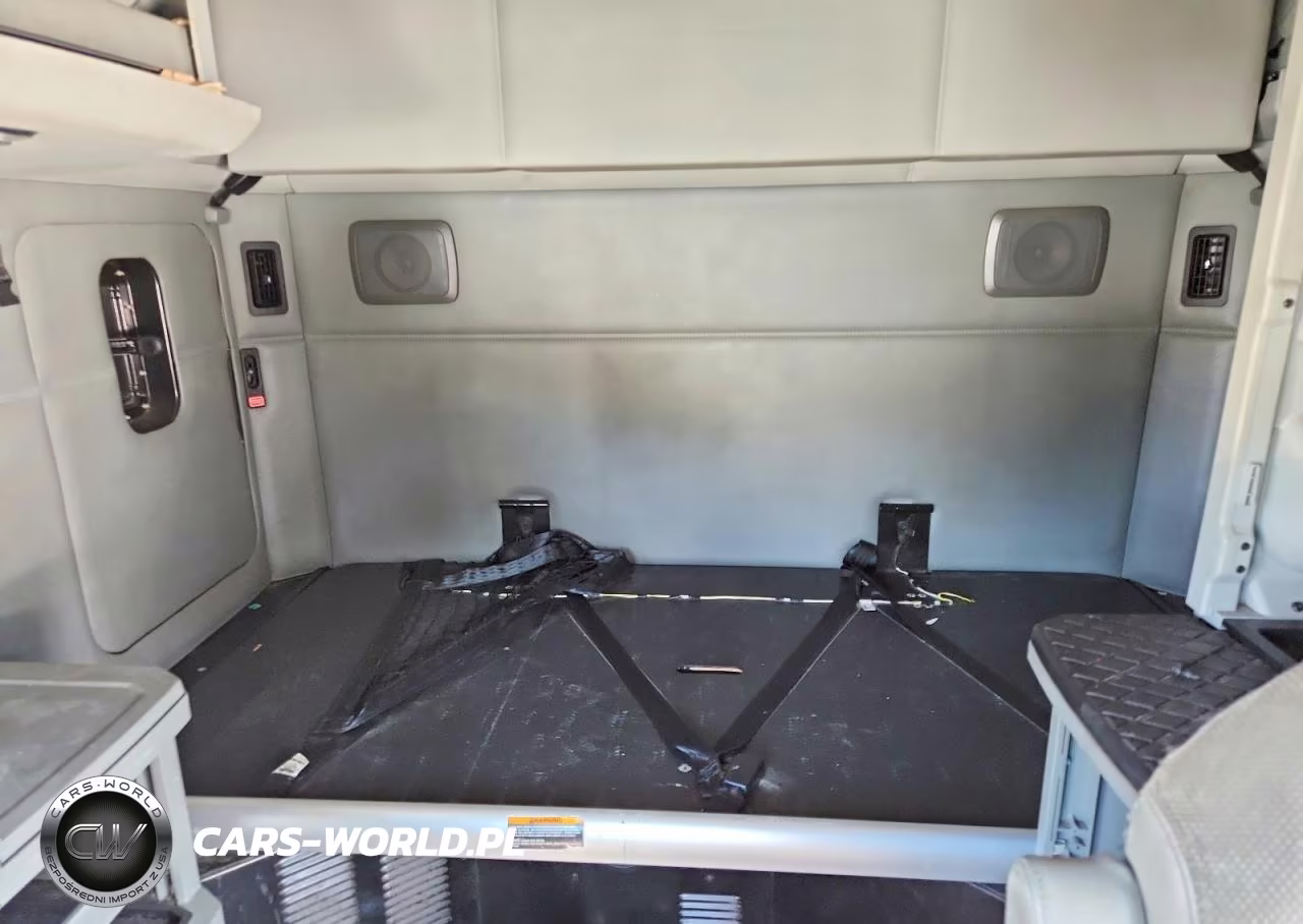 2019 Kenworth T680 Semi Truck VIN:1XKYD49X6KJ249113 - 10